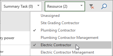 Екранна снимка на падащия списък "Филтриране на ресурси" в таблото на задачите с два избрани ресурса
