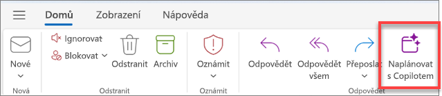 Zobrazuje panel nástrojů Outlooku se zvýrazněným tlačítkem Naplánovat s Copilotem.