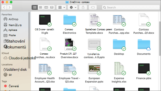 Snímek obrazovky integrace Finderu na Macu s překryvnými ikonami synchronizace pro synchronizované soubory