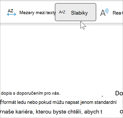 Snímek obrazovky s vybranou funkcí slabikování v Asistivní čtečce, která zobrazuje několik slov v e-mailu rozdělených do slabik. slovo doporučení se zobrazuje jako do tečka po tečka ru tečka če dot ní