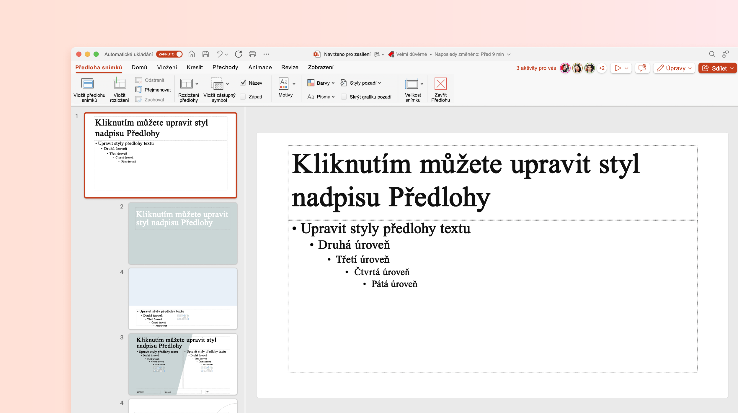 Snímek obrazovky znázorňující hlavní snímek v šabloně aplikace PowerPoint.