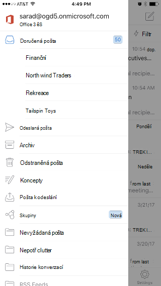 Zobrazuje aplikaci Outlook s doručenou poštu v horní části seznamu a možností Skupiny dole v seznamu.