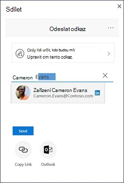 Dialogové okno Sdílet na OneDrivu s navrženým kontaktem ze služby LinkedIn