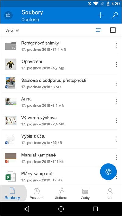 Snímek obrazovky s mobilní aplikací OneDrive se zvýrazněným tlačítkem Soubory