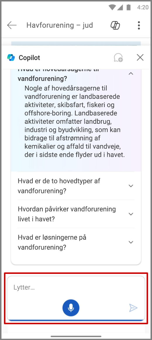 Skærmbillede af Copilot i Word på Android-enhed ved hjælp af stemmeinput i skrivefeltet