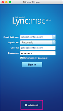 Angiv dit bruger-id og din adgangskode på Lync-logonsiden, og vælg Avanceret nederst.