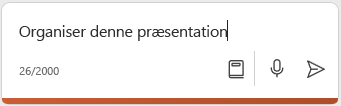Skærmbillede af Copilot i PowerPoint, der viser en meddelelse om at organisere præsentationen