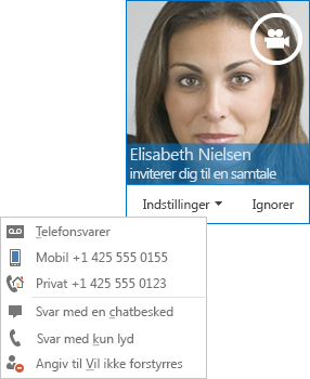 Skærmbillede af besked om videoopkald med kontaktens billede i øverste hjørne