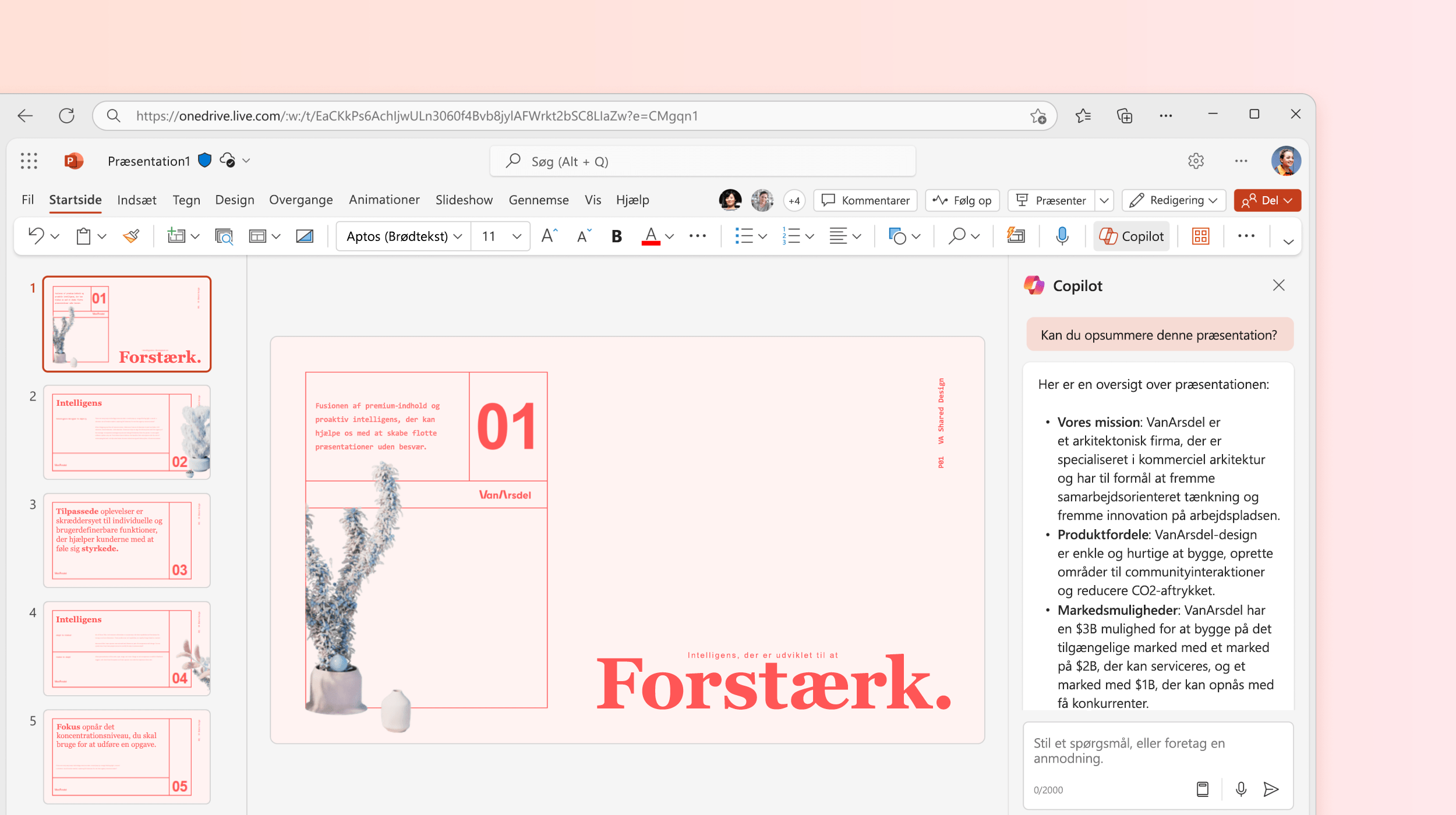 Skærmbillede viser Copilot i PowerPoint, der opsummerer præsentationen.