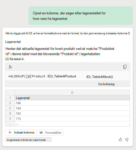 Copilot i Excel opretter en XLookup-formel baseret på en anmodning fra kunden, der beder om en kolonne, der søger efter lagerdata i et andet ark.