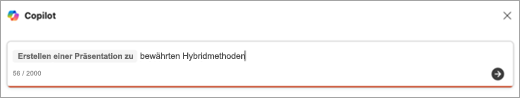 Screenshot: Prompteingabe zum Erstellen einer Präsentation mit Copilot.