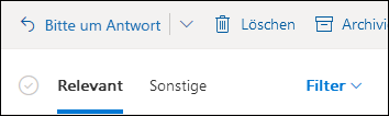 Ein Screenshot zeigt die Registerkarten "Fokussiert" und "Sonstige" am oberen Rand eines Outlook.com Postfachs.