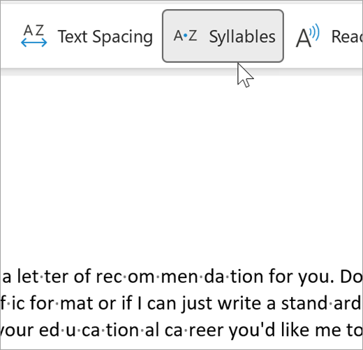 Screenshot der Silbenfunktion des plastischen Readers ausgewählt und zeigt ein paar Wörter in einer E-Mail, die in Silben getrennt sind. das Wort Empfehlung wird als rec dot om dot men dot da dot tion angezeigt