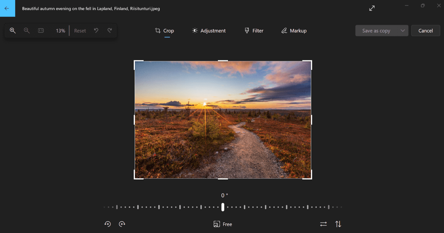 Zeigt die Option zum Zuschneiden an, die zum Bearbeiten eines Fotos in Windows 11 ausgewählt wurde.