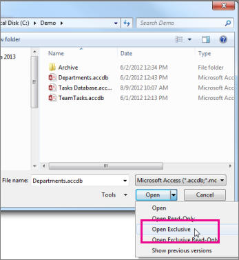 Το παράθυρο διαλόγου "Άνοιγμα" που εμφανίζει ανεπτυγμένη τη λίστα στο κουμπί "Άνοιγμα", με το δείκτη επάνω από την επιλογή "Άνοιγμα για αποκλειστική χρήση".