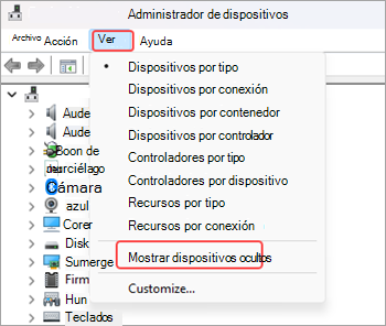 Captura de pantalla de la ventana Administrador de dispositivos con la opción Vista seleccionada en la cinta de opciones del menú y la opción Mostrar dispositivos ocultos resaltada en rojo.