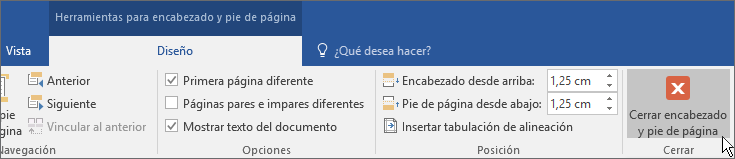 La opción Cerrar encabezado y pie de página está resaltada en la pestaña Herramientas de encabezado y pie de página.