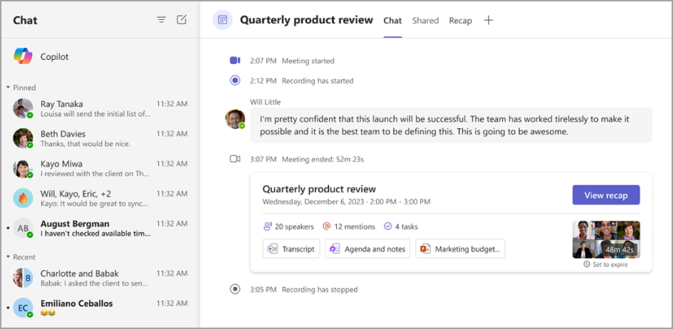 Captura de pantalla que muestra las características de resumen de la reunión en un chat de reunión.