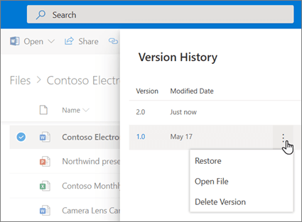 Captura de pantalla de la restauración de archivos en OneDrive para la Empresa desde el historial de versiones en el panel de detalles en la experiencia moderna