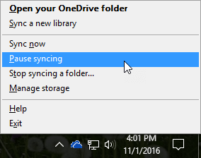 Una captura de pantalla del anterior menú de OneDrive para la Empresa con la opción Pausar la sincronización seleccionada.