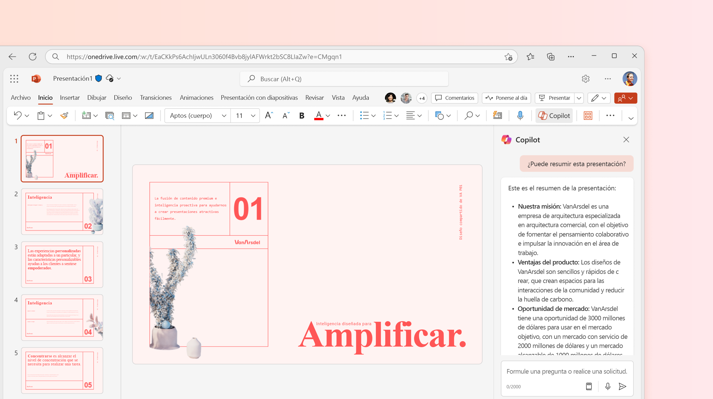 Captura de pantalla que muestra Copilot en PowerPoint que resume la presentación.