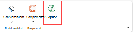 Recorte de pantalla de cómo acceder al botón de Copilot en la cinta en Excel.