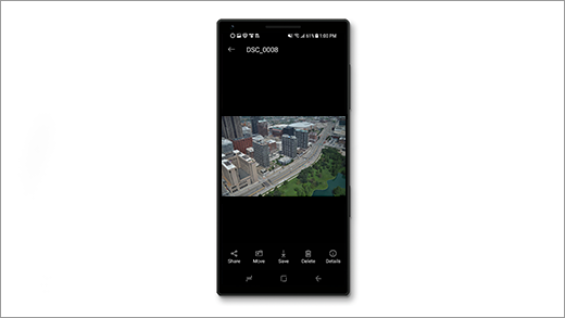 Android con una imagen mostrando