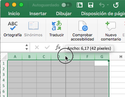 Captura de pantalla que muestra cómo usar el ratón para cambiar el tamaño de los anchos de columna en Excel