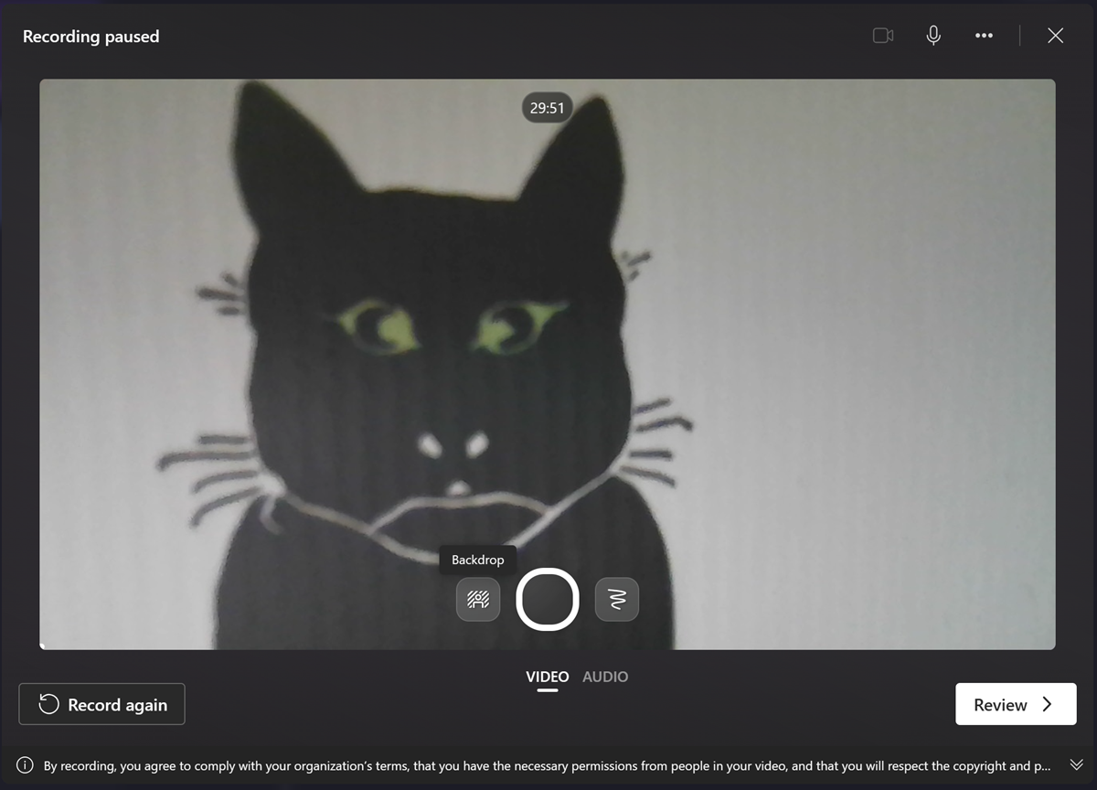 Clipchampi tööversiooni veebikaamera salvestamise tööriist võimaldab salvestada videot, muuta tausta ja joonistada salvestise peale