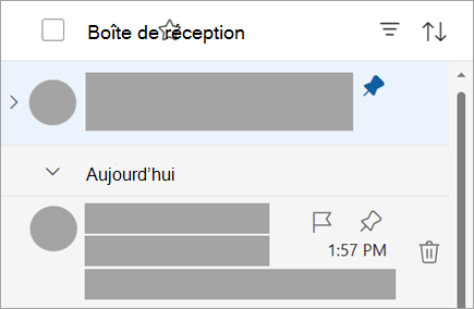 Capture d’écran montrant la liste des messages avec un message épinglé en haut et un message non épinglé sous l’e-mail du jour