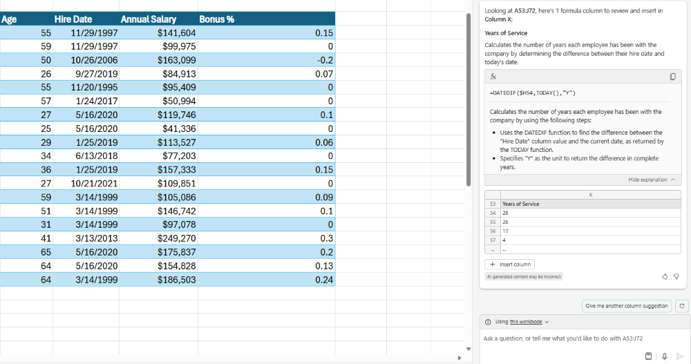 Capture d’écran montrant une feuille Excel avec le volet de conversation Copilot ouvert qui suggère une formule.