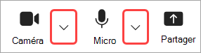 Image mettant en surbrillance les flèches déroulantes caméra et micro dans les contrôles de réunion Teams.