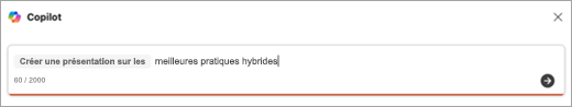 Capture d'écran de la saisie d'une invite pour créer une présentation avec Copilot.
