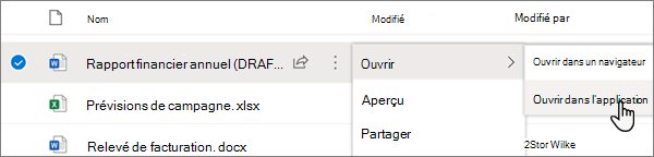 Option de menu Ouvrir > dans l’application sélectionnée pour un fichier Word dans le portail en ligne OneDrive