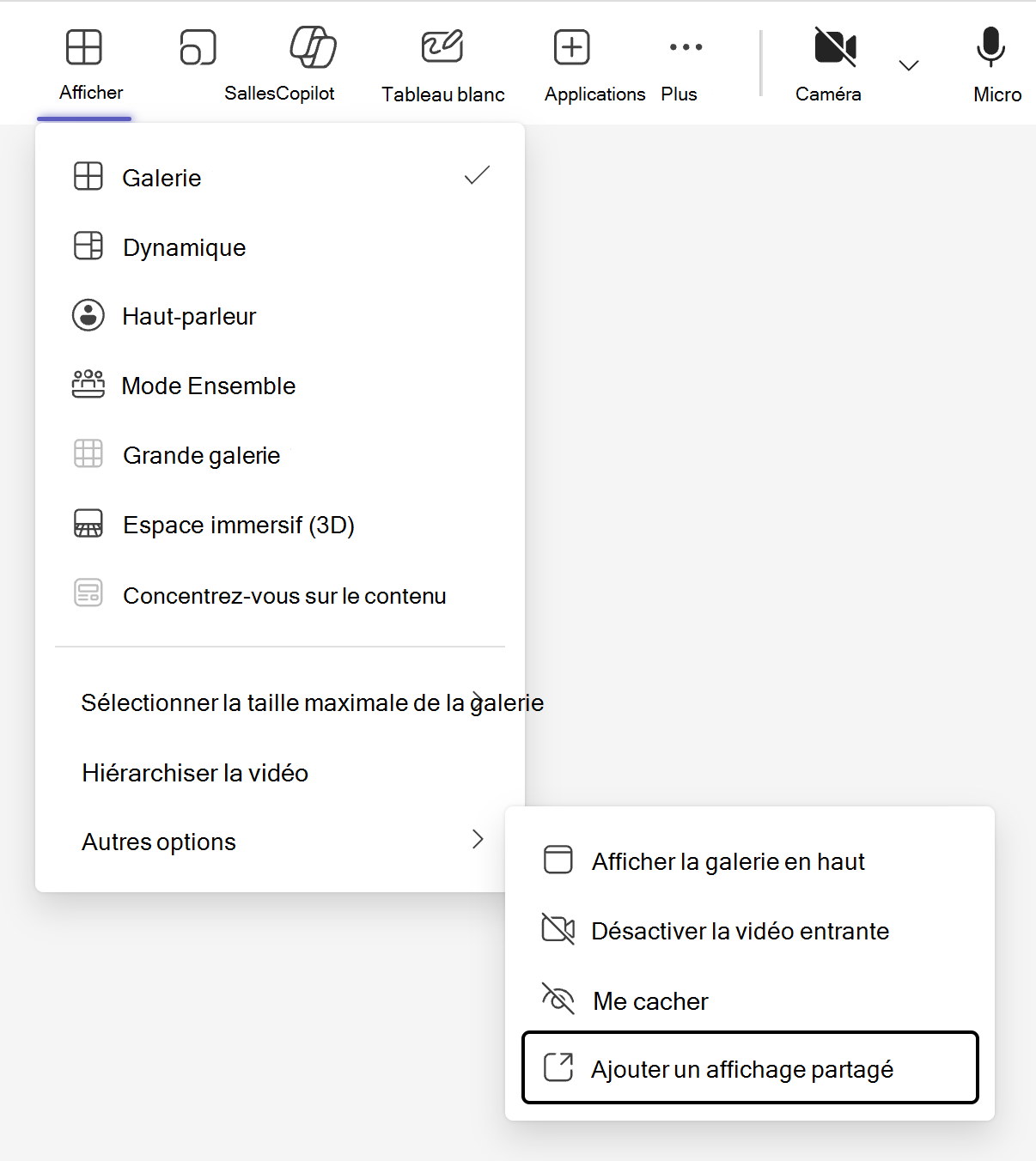 Le sélecteur d’affichage, indiqué par le bouton « Affichage » dans la barre de menus de réunion Teams, contient une option permettant d’ajouter un mode d’affichage partagé sous le sous-menu « Autres options ».