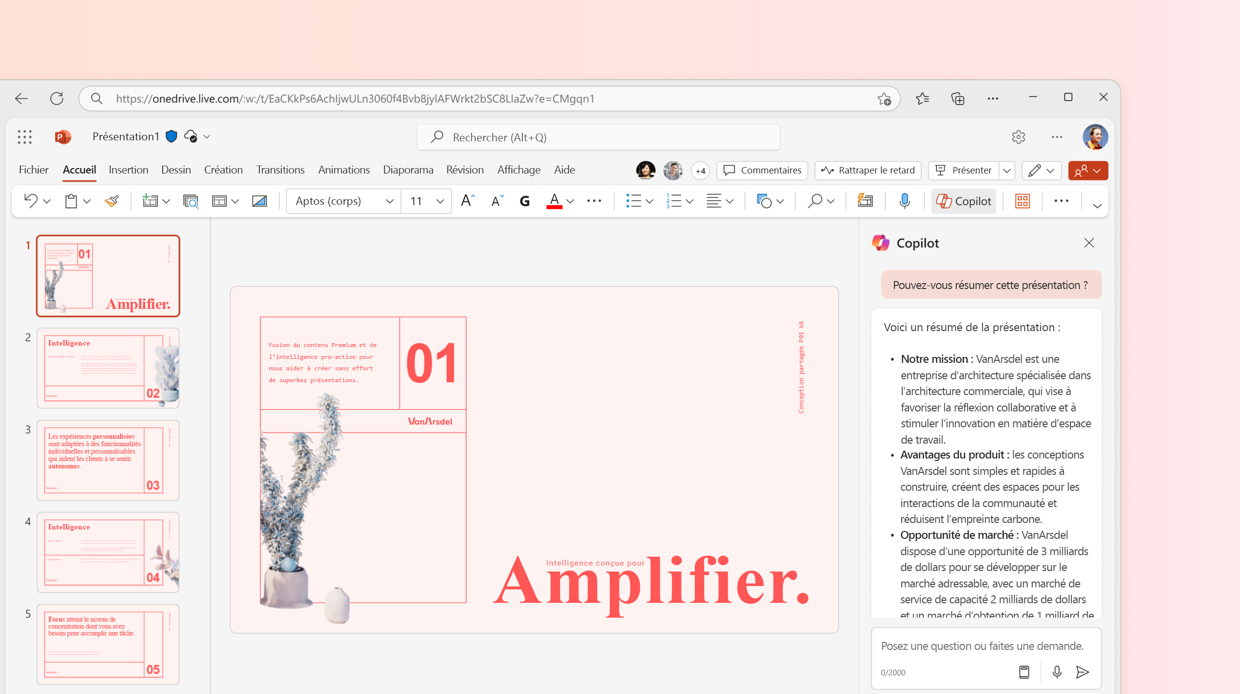 Capture d’écran montrant Copilot dans PowerPoint résumant la présentation.