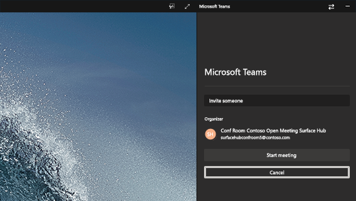 Montre l’e-mail d’un Surface Hub indiqué dans Teams sous « organisateur de la réunion ».