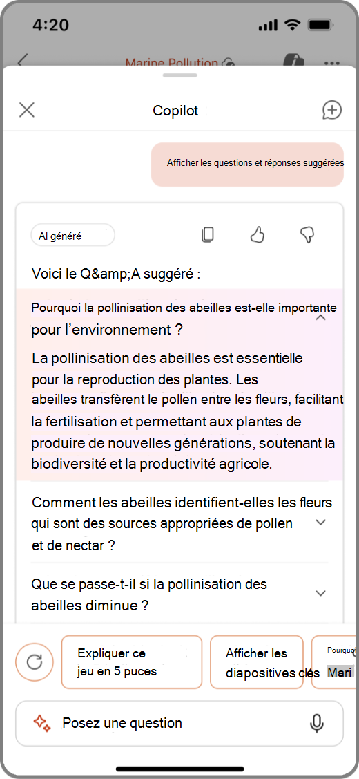 Capture d’écran de Copilot dans PowerPoint sur un appareil iOS avec des suggestions de questions et réponses