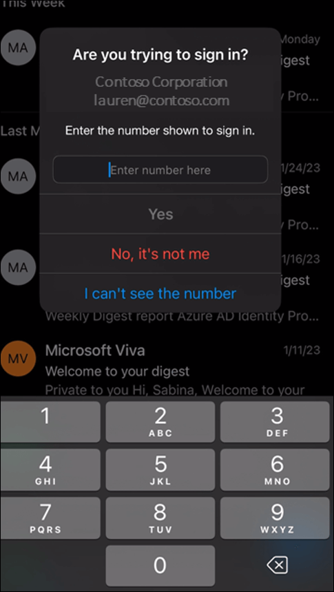 הודעת אימות ב- Outlook, ממתינה שהמשתמש יקליד את המספר המוצג על-ידי האתר שהוא מנסה להיכנס אל.