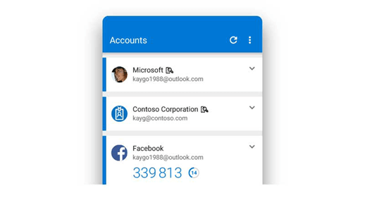 Az Microsoft Authenticator appban több fiók látható.