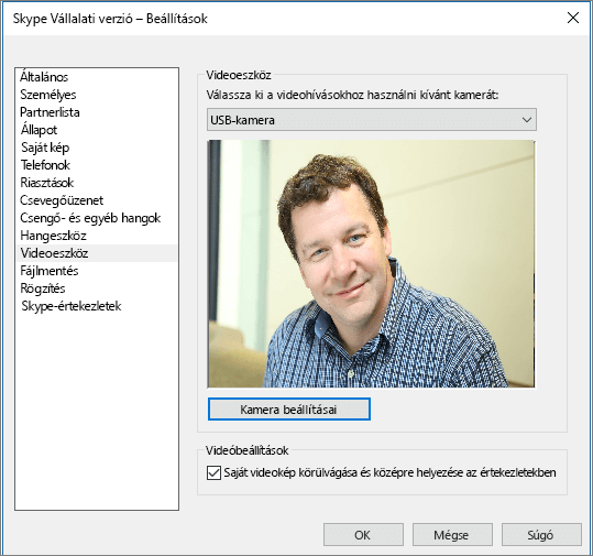 Képernyőkép a Skype Vállalati verzió Beállítások párbeszédpaneljének Videoeszközök lapjáról.
