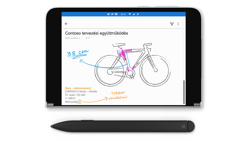Surface Duo egy rajztal a OneNote-ban, és a mellette lévő Surface Slim Pen