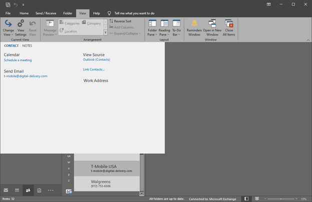 Képernyőkép az Outlook Kapcsolatok névjegykártyával átfedő nézetről