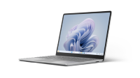 Memperlihatkan bagian depan dan sisi Surface Laptop Go 3.