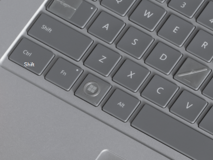 Keyboard dengan label keycap di keyboard. 