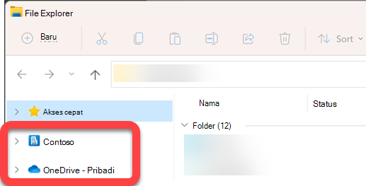 Di panel navigasi di sisi kiri File Explorer, terdapat folder tingkat atas untuk pustaka SharePoint yang disinkronkan dan OneDrive yang disinkronkan.