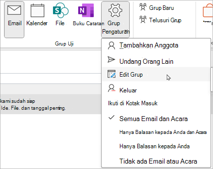 Pada pita, pilih Pengaturan Grup > Edit Grup