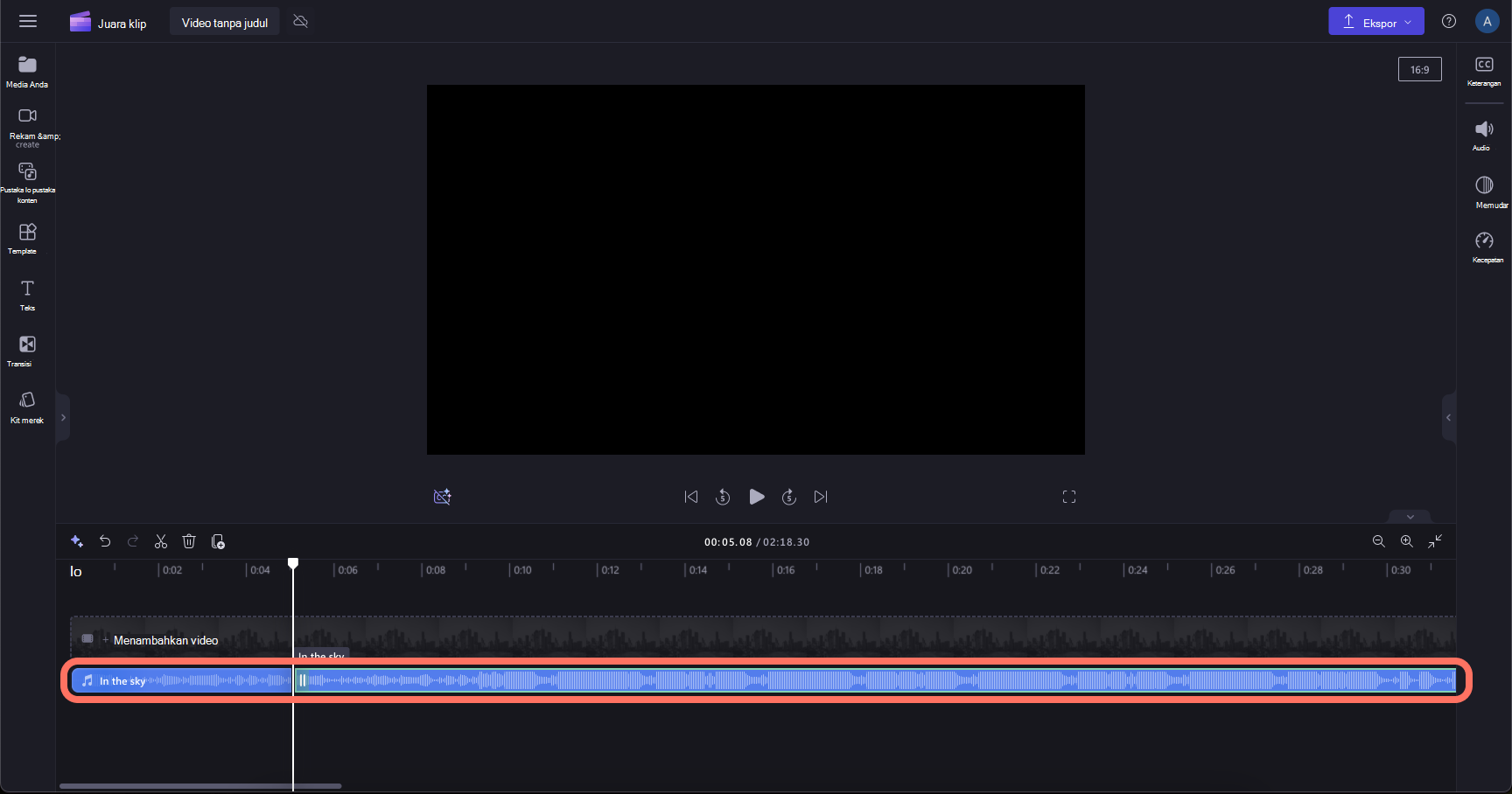 Gambar memperlihatkan klip audio terpisah di garis waktu