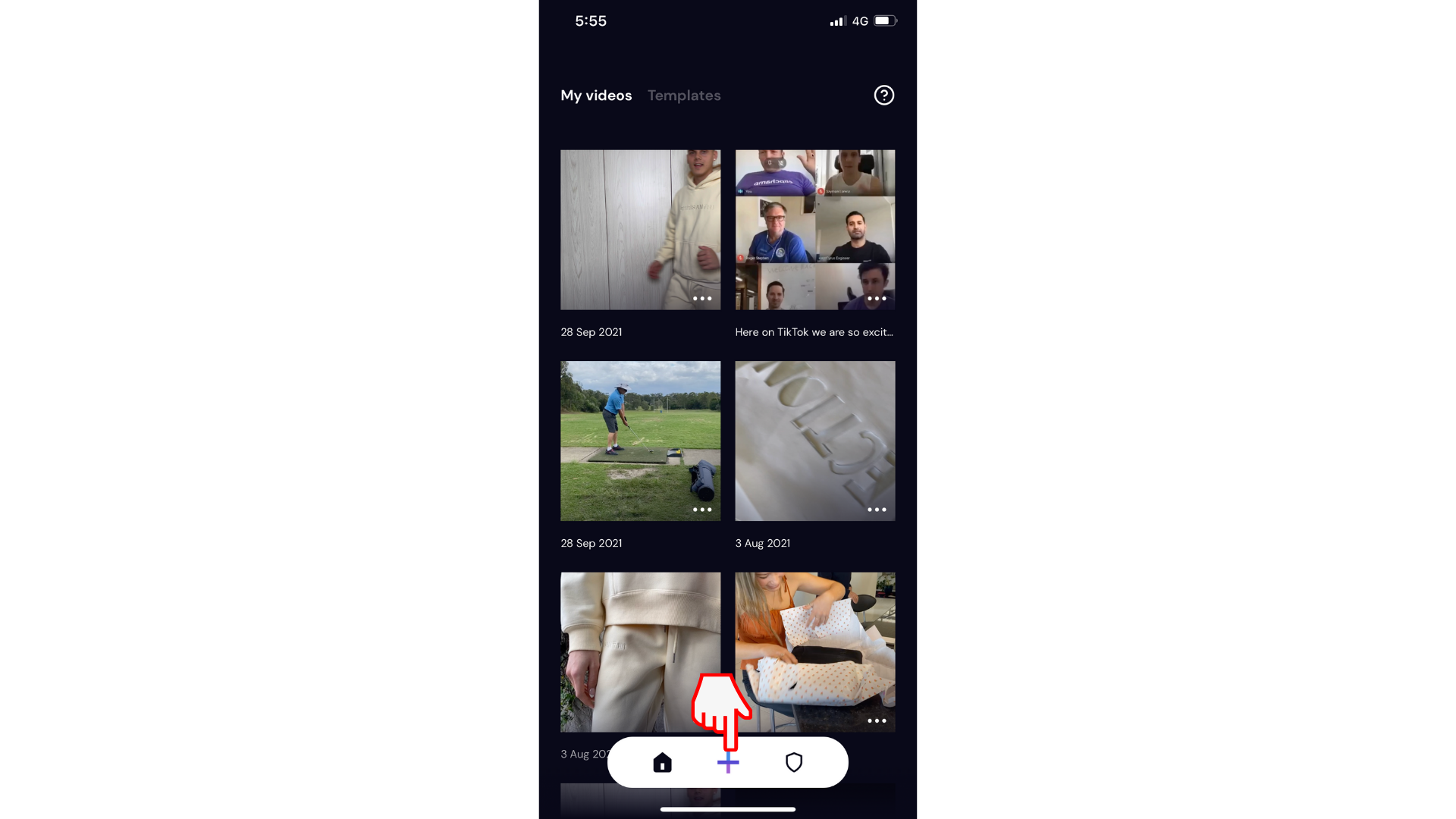 Pengguna membuat video baru di aplikasi seluler