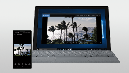 Foto memperlihatkan Android dan Surface Pro